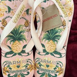 Havaianas Women's Pink Pineapple Flip Flops. Size 7/8